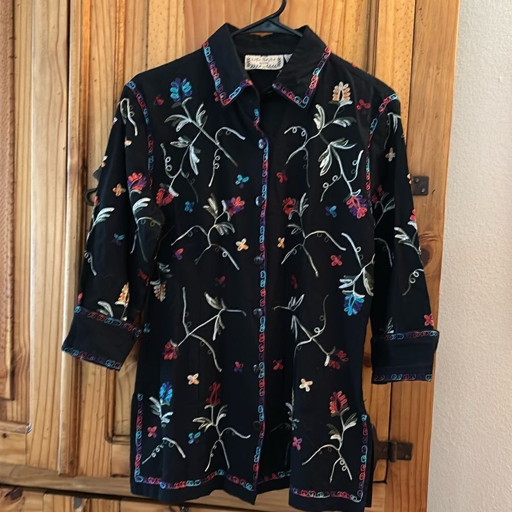 Lifestyle Petite Colorfully Embroidery Tunic Top